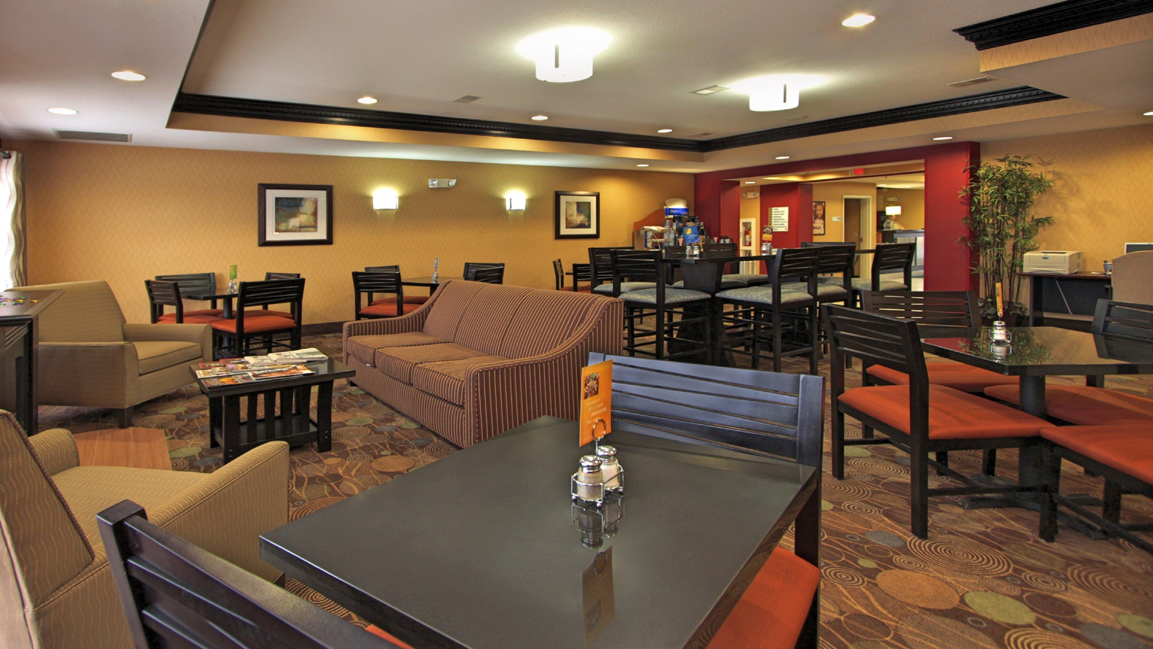 Holiday Inn Express Hotel & Suites Defiance By Ihg Exterior photo