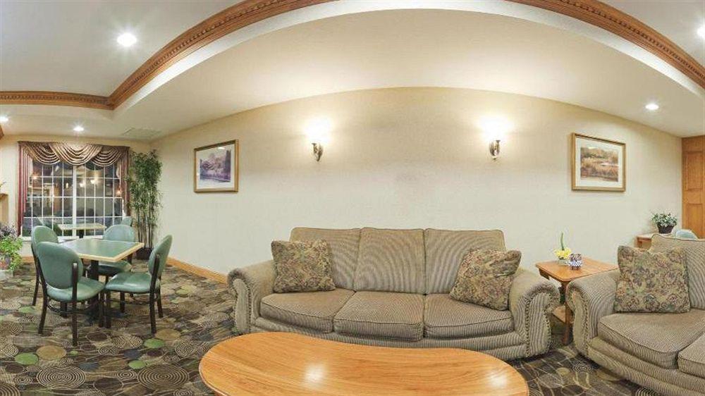 Holiday Inn Express Hotel & Suites Defiance By Ihg Room photo